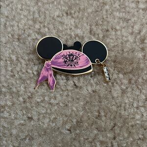 Disney Pirates of the Caribbean Mickey Mouse Hat Trading Pin